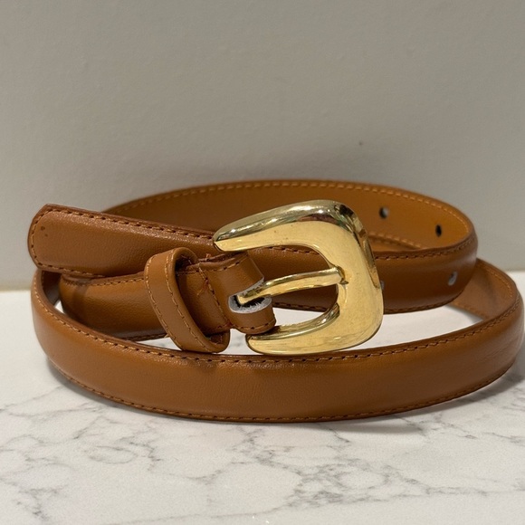 Accessories - Elegant Tan Leather Belt with Gold Buckle